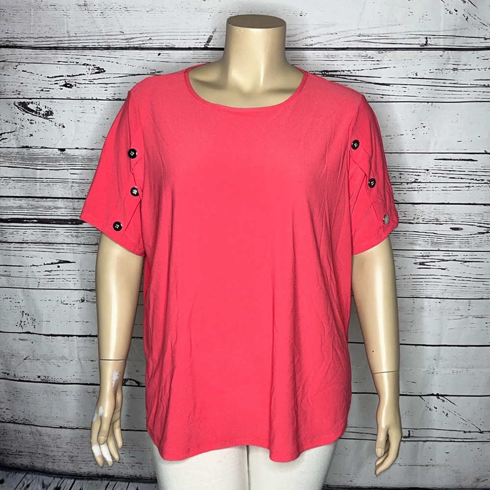 89th + Madison NWT Size 3X Pink Short Sleeve w/ Silver Buttons Blouse Top